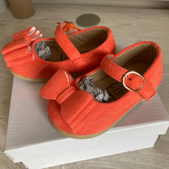 Pipperdoodles Faux suede bow shoes Orange size 21/4 - Picture 2 of 4